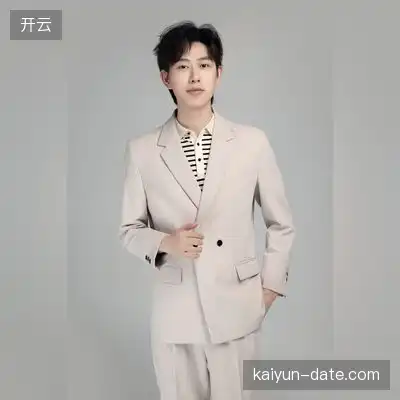 万茜